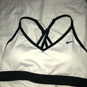 White nike sports bra